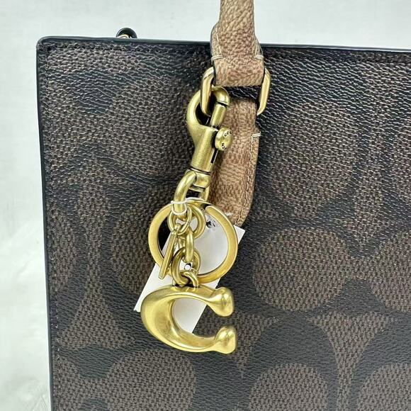 Coach Signature C Bag Charm Key Chain Key ring In Brass/Gold 1635 NWT - Picture 4 of 6